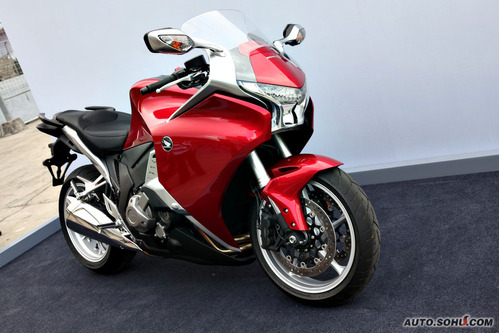 本田运动巡航摩托车VFR1200F将引入中国