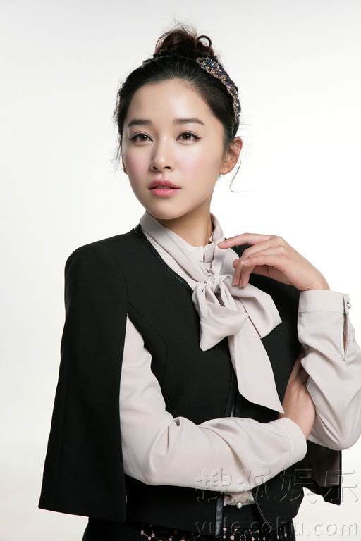 阚清子优雅韩系范剧照 《花开半夏》将播出-偶