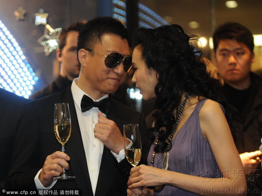 要出自己的英文歌曲专辑;人气王孙红雷更是引得影迷尖叫,孙红雷