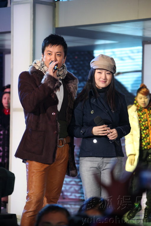 杨钰莹毛宁亮相湖南小年夜彩排 牵手唱《心语》