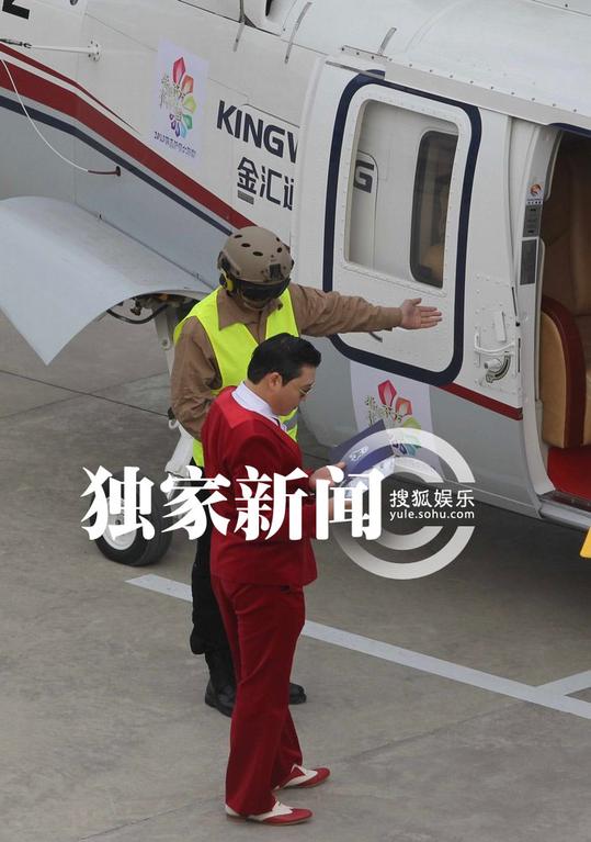 东方卫视春晚_东方卫视鸟叔收入(2)