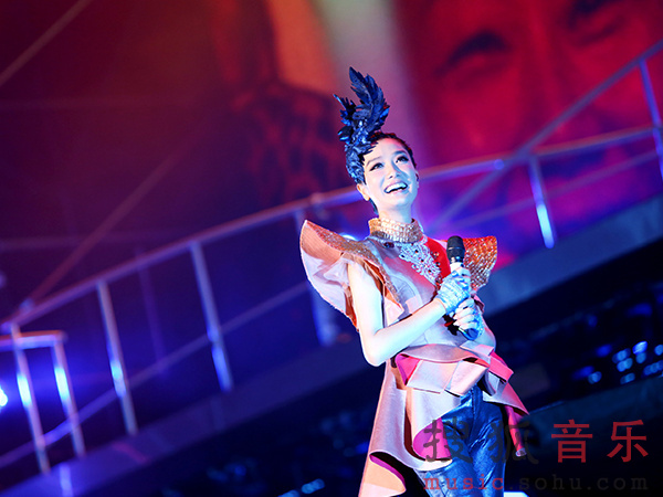 比样乐队有一场演唱会是让黄家驹穿越时空过来