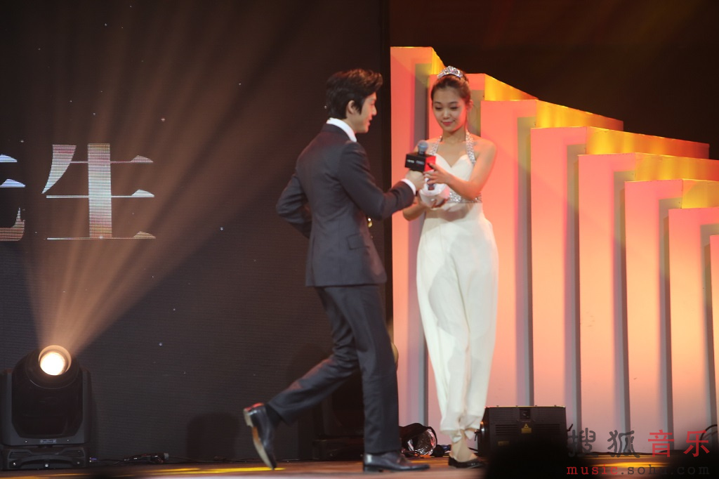 王力宏李云迪_李云迪收入(2)