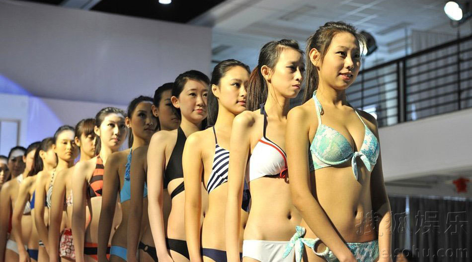 中国超模大赛吉林区比赛现场 各美女泳装登场