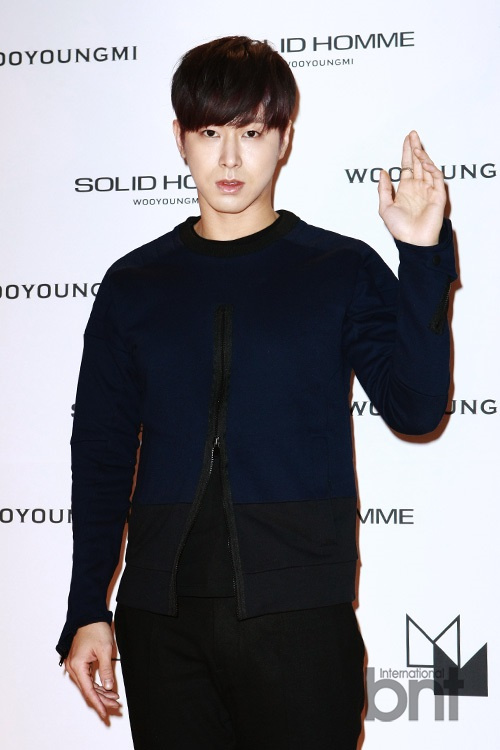 允浩朴海镇出席某男装品牌活动