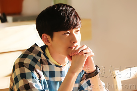 疯狂猜图 蓝红秋衣_...乐节,一边是 疯狂猜图 ,太原街万达广场今天嗨翻啦(2)