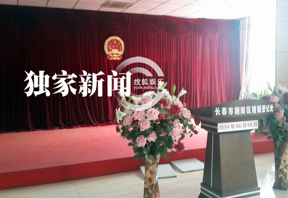 眼镜找朋友简谱-搜狐娱乐讯(风行工作室/图文)6月18日,搜狐视频在机场发现了一名