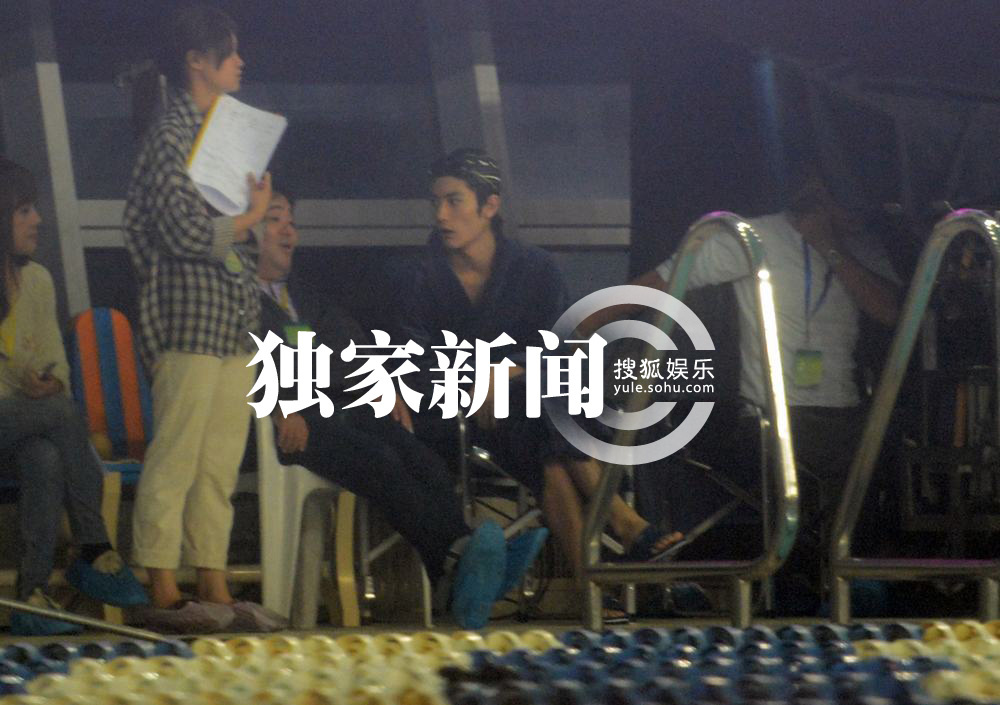 独家:刘诗诗搭配帅男拍新片 上演泳装诱惑