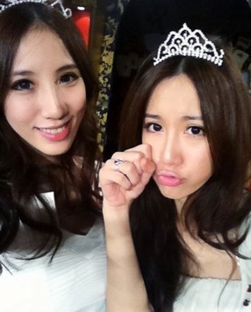 Apple与瑶瑶<em>姐妹拍摄</em>全裸写真 性感身材引偷拍