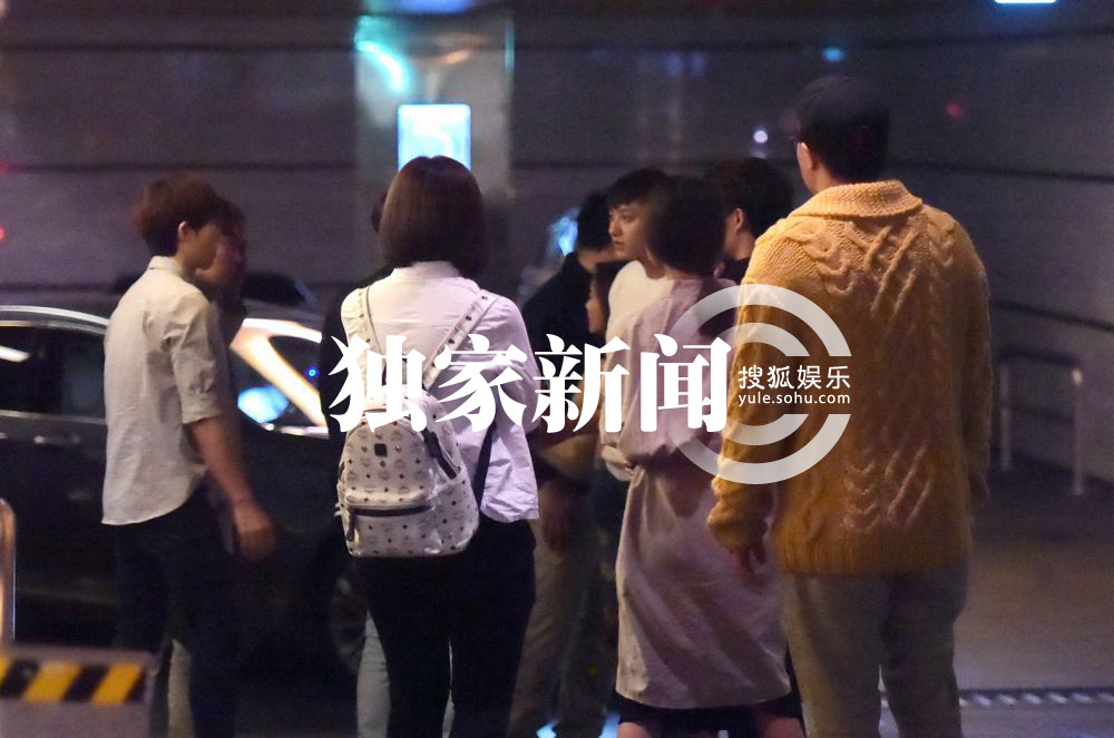...讼的日子,搜狐视频独家目击到其中国成员黄子韬夜会好友.当天,...