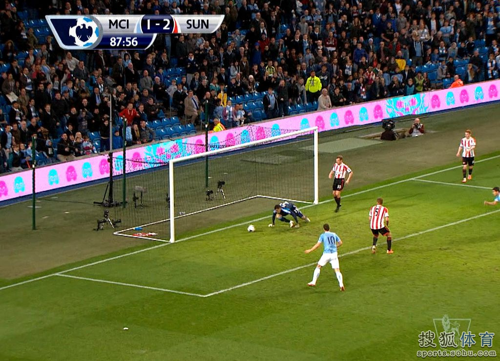 看枪手如何救曼城一命 门将黄油手堪比格林(图