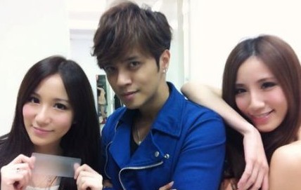 Apple与瑶瑶姐妹拍摄<em>全裸写真</em> 性感身材引偷拍