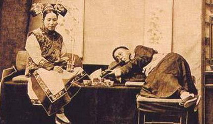 千百年来,宫廷妃嫔们的生活被一堵高高的宫墙所隔离着,森严高清图片