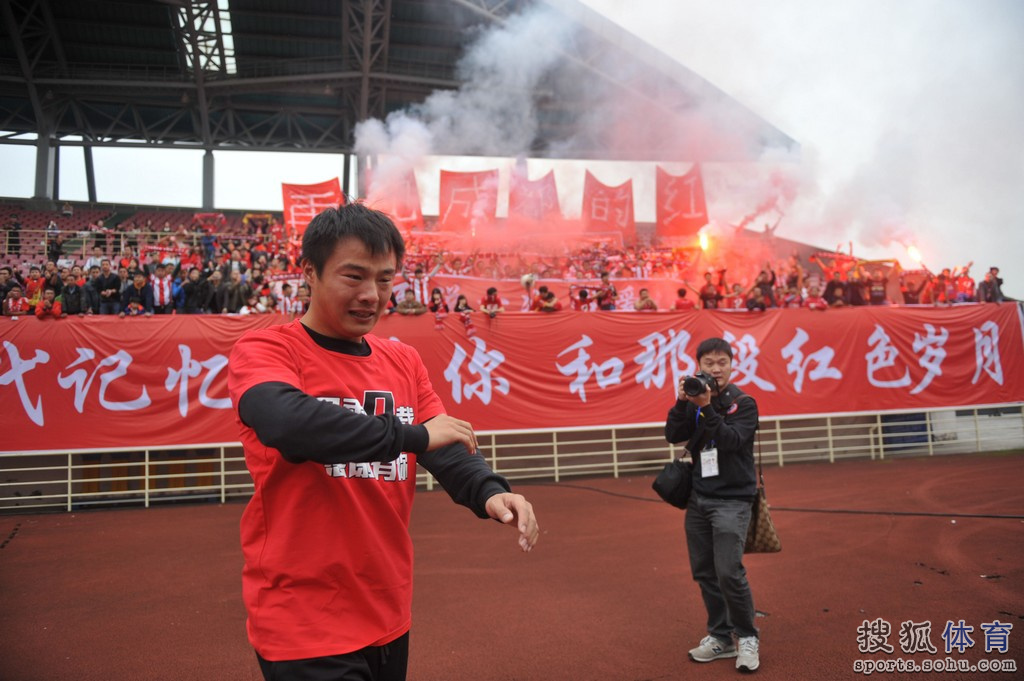...了本赛季征程.球队降级,姚夏以泪洗面,队员哭成泪人,球迷捂脸...图片 232098 1024x681