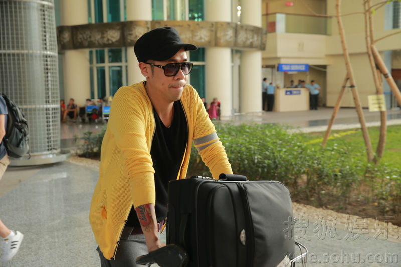 刘恺威杨幂婚礼直击 伴娘唐嫣率先抵巴厘岛60