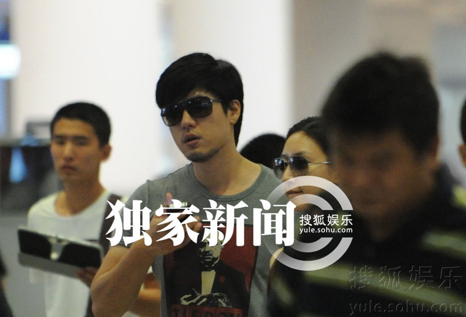 凌潇肃唐一菲回京  深夜 喝 咖啡 秀甜蜜5414501