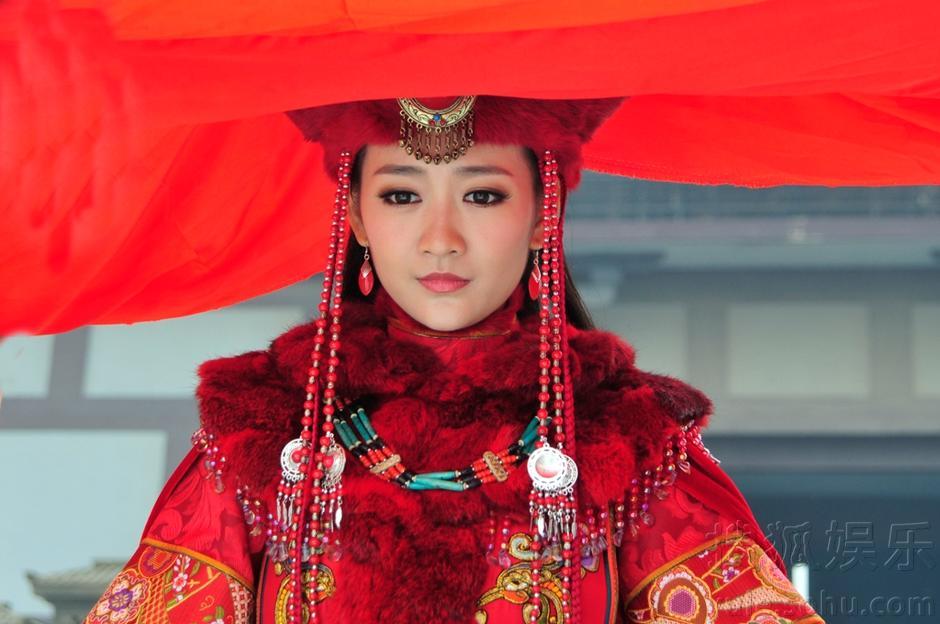 王鸥《花木兰传奇》和亲照曝光 盛装娇颜惊天下