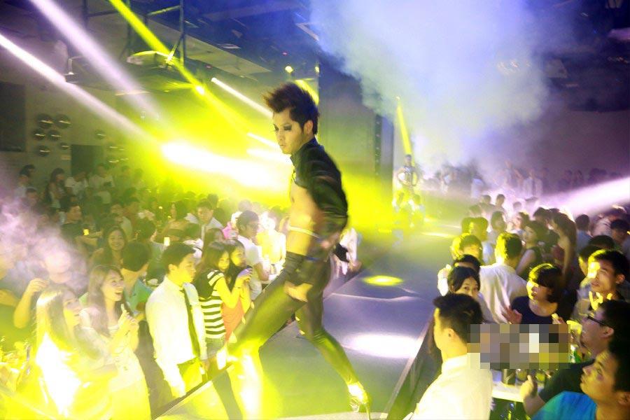 东莞酒吧夜生活 <em>艺校女生</em>登台<em>表演</em>5059601-教