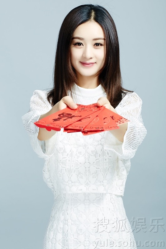 赵丽颖曝“甜美迎春”写真 萌辣娇妻深入人心
