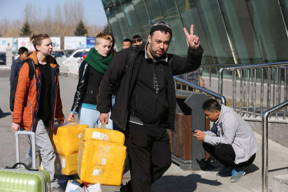 黑河现俄罗斯倒爷 一天往返两三趟8992405-