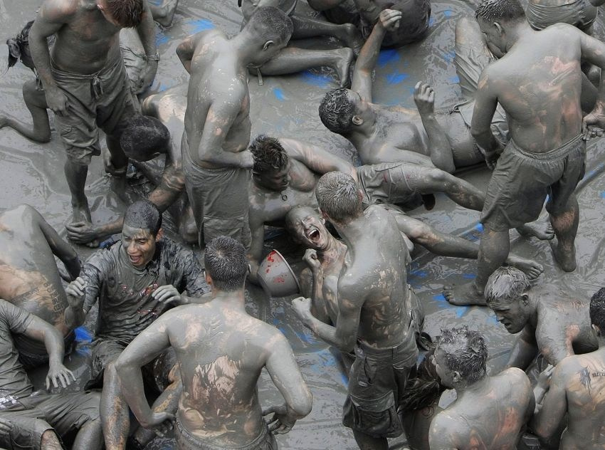 日本美女摔跤:扯头发挖鼻孔场面惨烈5823305