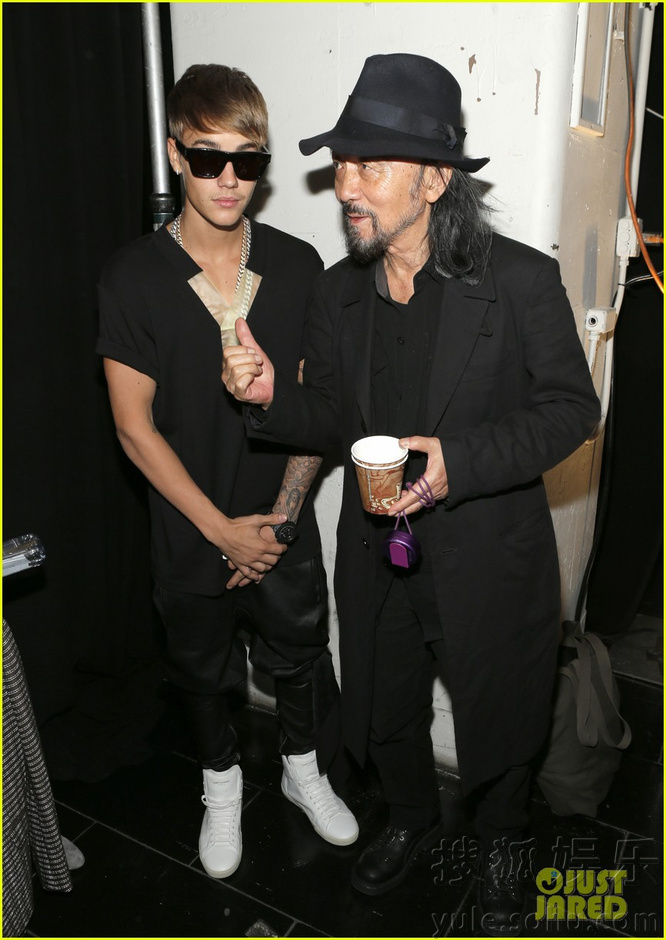 比伯携手山本耀司现身Y3时装秀5483405-娱乐