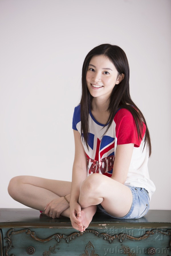 崔心心最新写真大片曝光 甜美可人如秋日暖阳