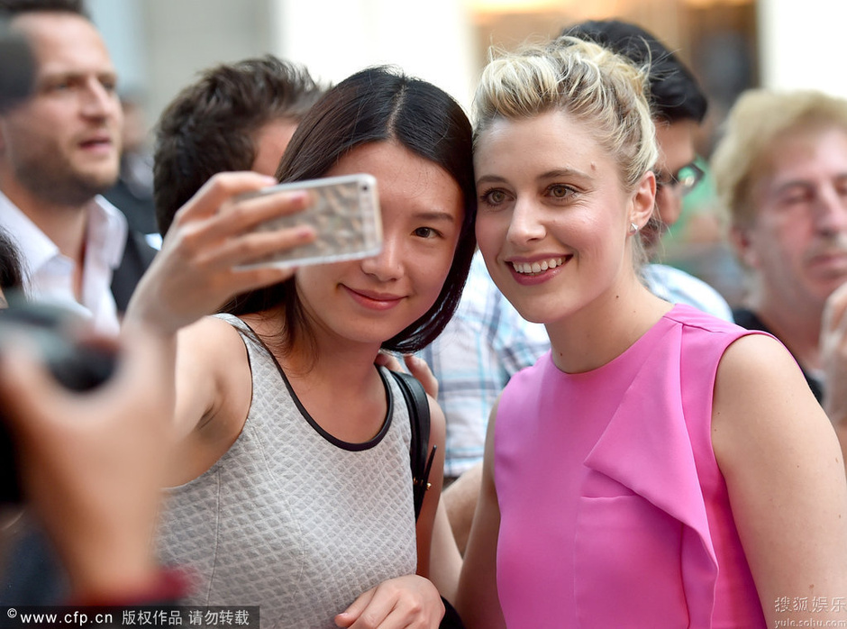 《低入尘埃》多伦多首映 阿尔-帕西诺墨镜遮面7098605-娱乐频道图片库-大视野-搜狐