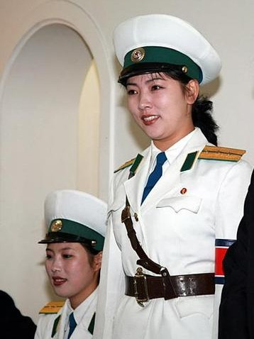 金正恩视察<em>女兵</em>激动簇拥 <em>朝鲜女兵</em>真实生活60