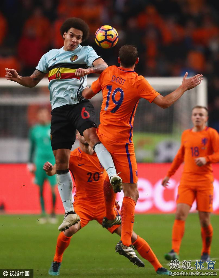 高清图:红魔救世主一飞冲天 卢卡库失良机抱头