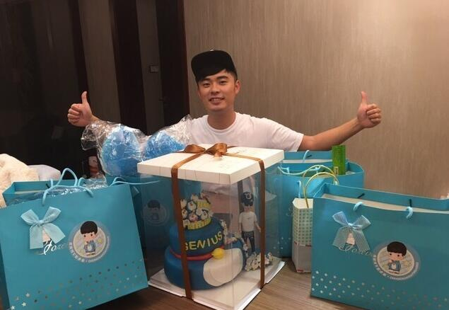 陈赫生日晒猪蛋糕 称会努力带来更多快乐-娱乐