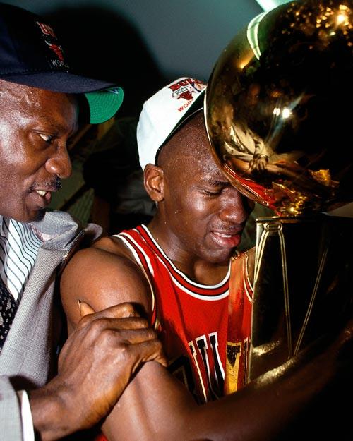 NBA总决赛经典图片:科比霸气庆祝 乔丹洒热泪