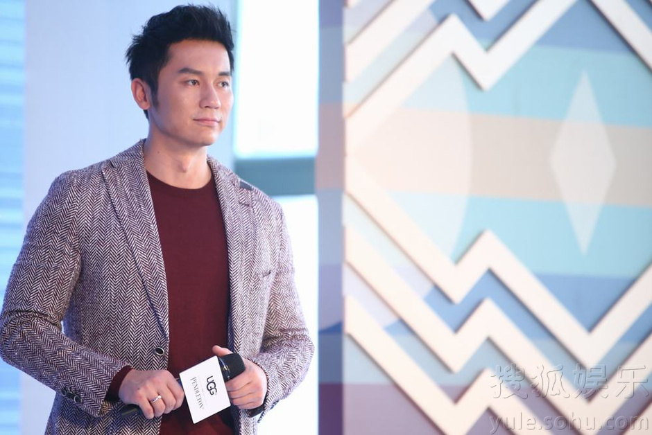 李晨无名指带戒指 张歆艺祝福“晨冰”恋
