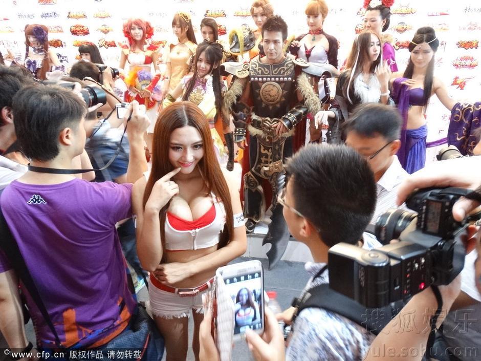 小柳岩图片