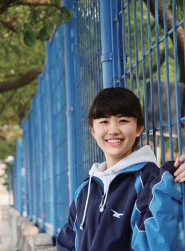 盘点各高校女学霸 近日,长沙市雅礼中学理科实验班1102班的黄雨桐走红