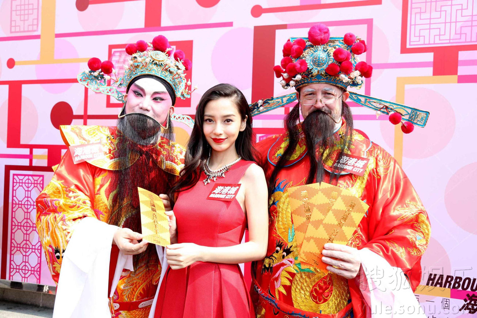 Baby烈焰红唇谈新年计划:会和晓明去美国旅行