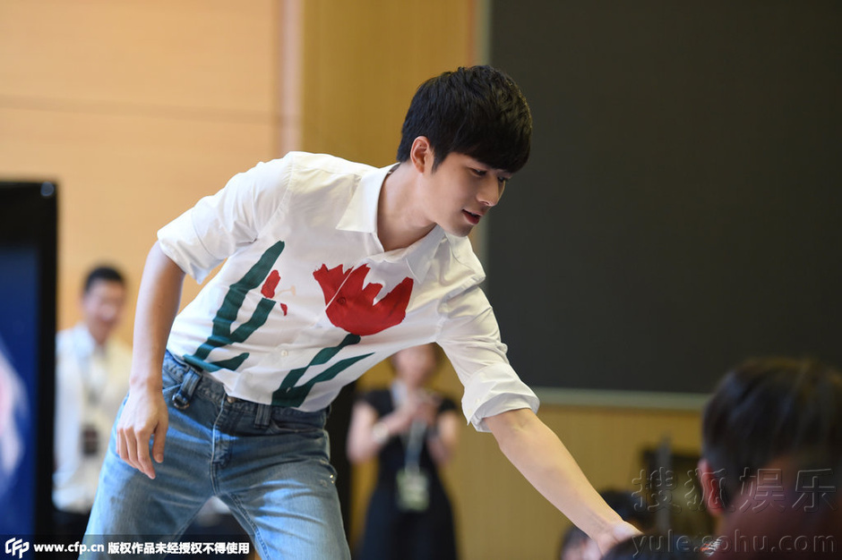 陈学冬南京造势变校草 清唱歌曲帅气英俊77