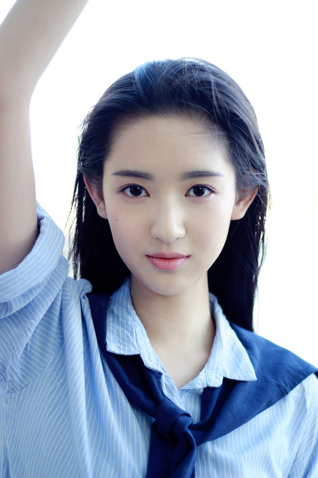 凭借电视剧《夏至未至》收获了大量关注和好评的新生代女演员王玉雯