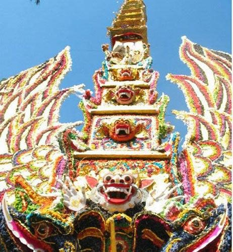 巴厘岛少女初潮需幽禁净身仪式很隆重6167213-旅