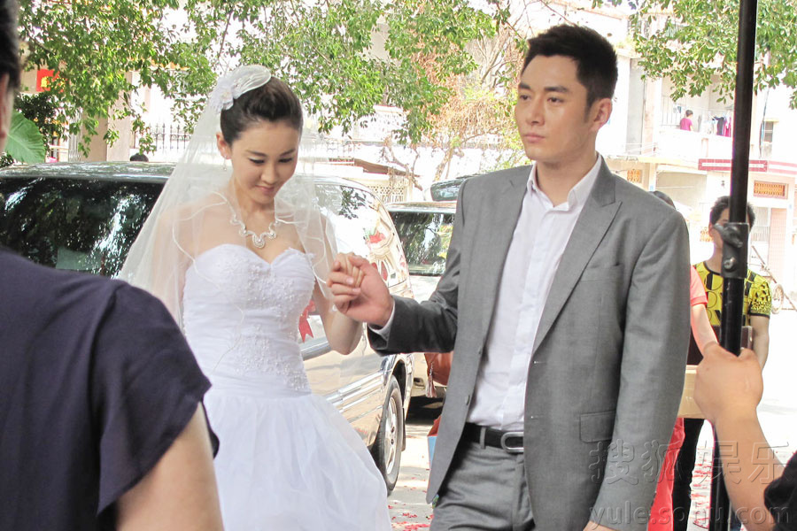 《纸婚》热播 于咏琳李东学曝婚纱照陷情感纠葛