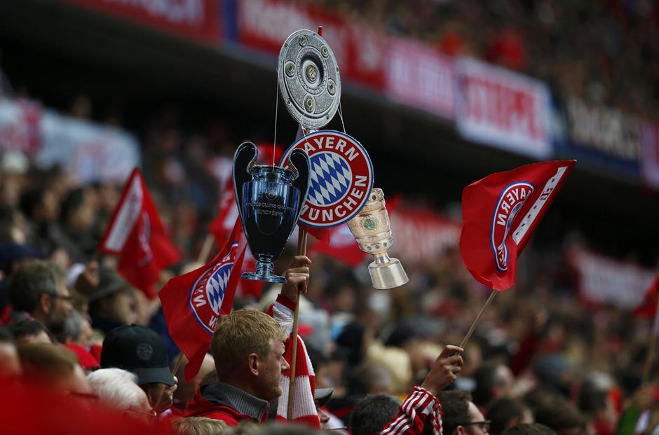 体坛周画:拜仁球迷举三冠 乔治卡尔NBA最佳主