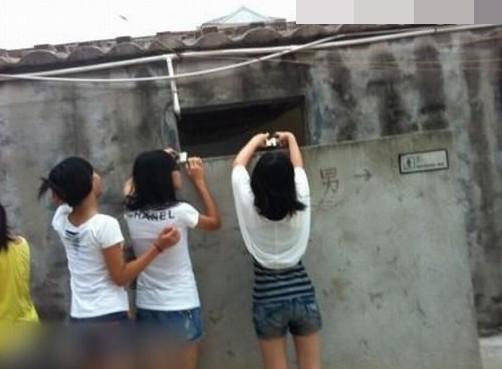 女人是这样偷看男人上厕所的5072421-Wap频脂17体女生图片