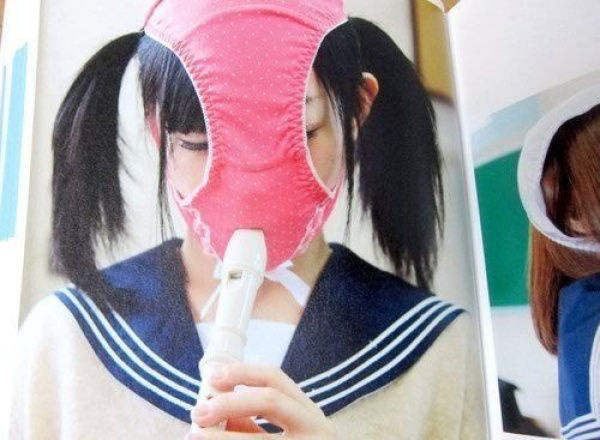 日本少女穿校服头套内裤拍写真