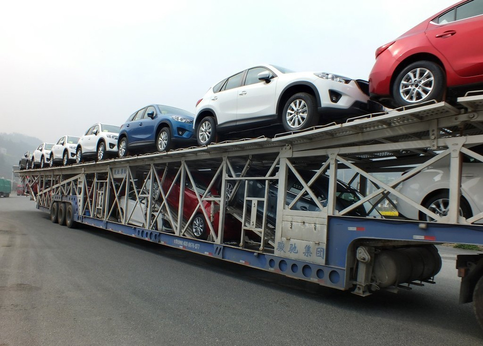 超高超宽超载 中国式商品车运输场面壮观7613