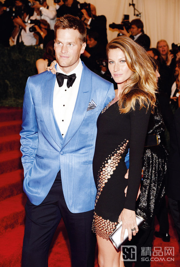 高清:NFL明星四分卫娇妻美艳 顶级名模半掩酥