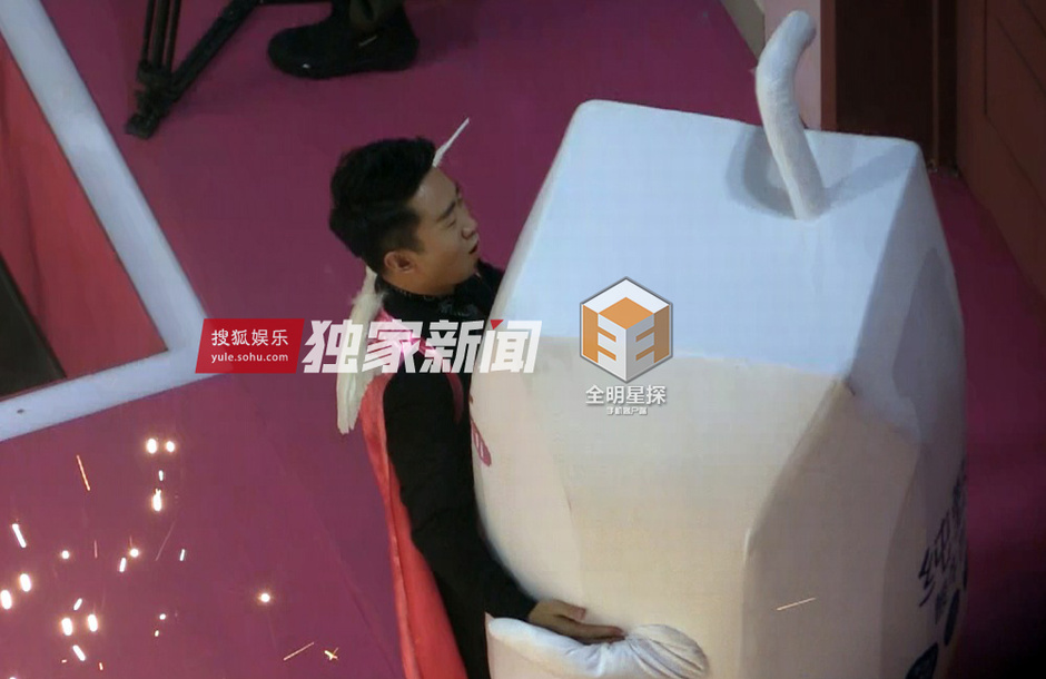 独家:群星大变装!女装薛之谦黄晓明变皮卡丘