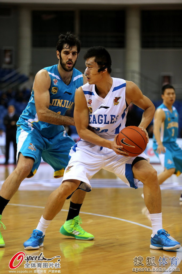 高清:青岛VS福建麦克唐纳战桑尼 拉莫斯吃火锅