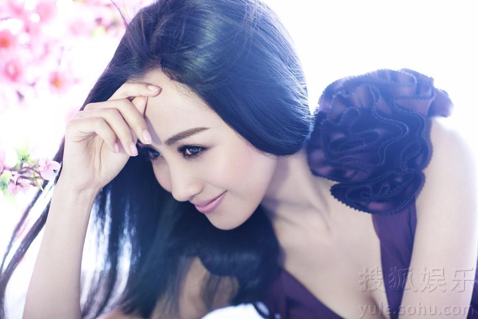 杨蓉<em>魅力</em>写真曝光 慵懒<em>女人</em>的优雅魅惑50239