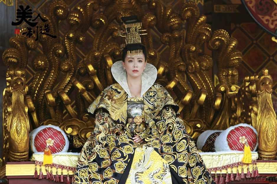 《美人制造》邓萃雯造型 演武则天女王范十足