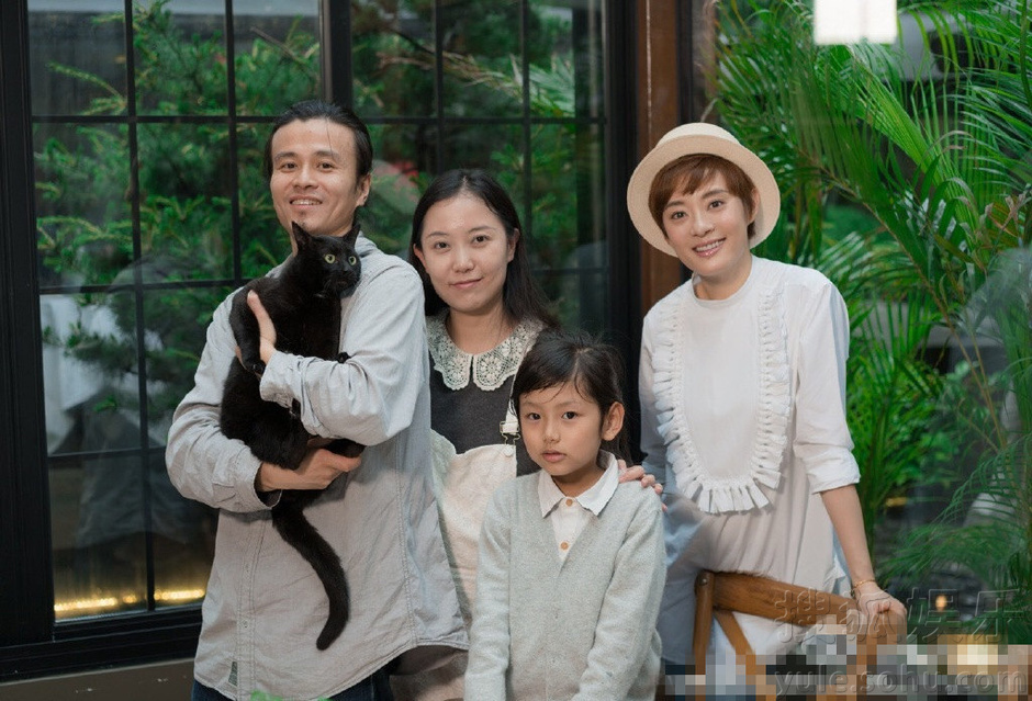 孙俪出席活动人美心善 邓超上辈子拯救世界了